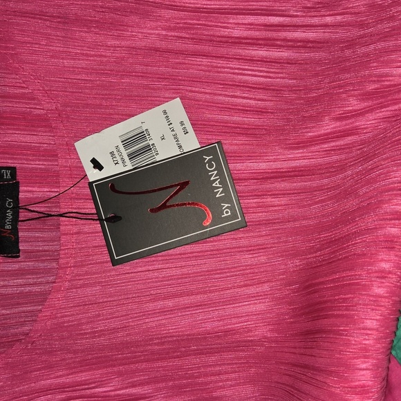 N by Nancy NWTs Accordian Top - Picture 3 of 3